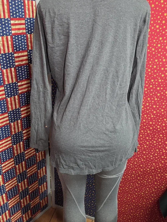 **Hanes Men's Long-Sleeve Scoop Neck Tee - Charcoal** - Picture 3 of 5